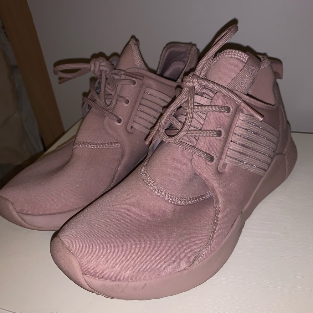 Reebok Women’s 7.5 Pink sneakers